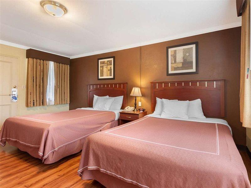 Village Haven Inn & Extended Stay Clarence Екстер'єр фото